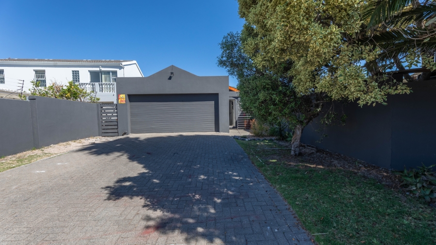 4 Bedroom Property for Sale in Parklands Western Cape